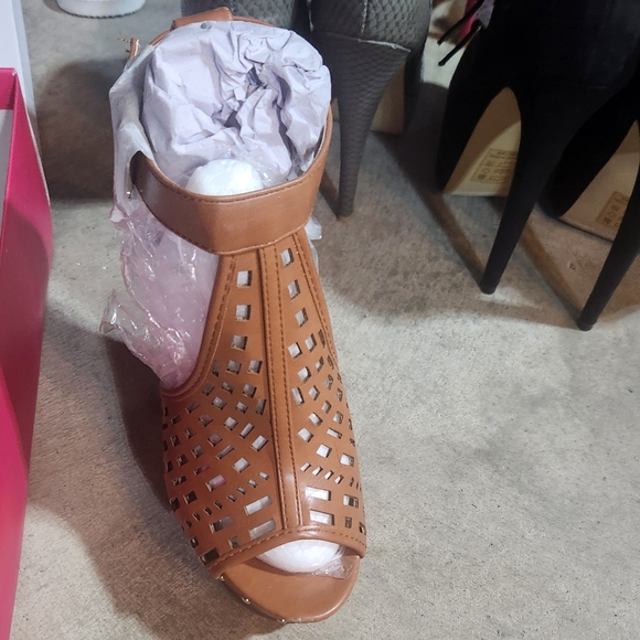 Beige platform peep toe 7.5 - Picture 2 of 7